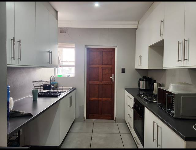 3 BEDROOM TOWNHOUSE FOR SALE IN ARCON PARK
